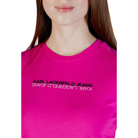 Dettaglio t-shirt Karl Lagerfeld Jeans SLIM SS REFLECTION TEE donna fucsia con logo riflettente e vestibilità slim
