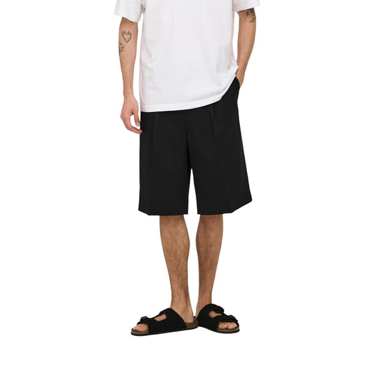Bermuda Neri Loose Tailored Only & Sons; 78% Poliestere Riciclato. Vestibilità ampia, dettagli sartoriali, tessuto elasticizzato e leggero. Eleganti, sostenibili e freschi per l'estate. Vista frontale 