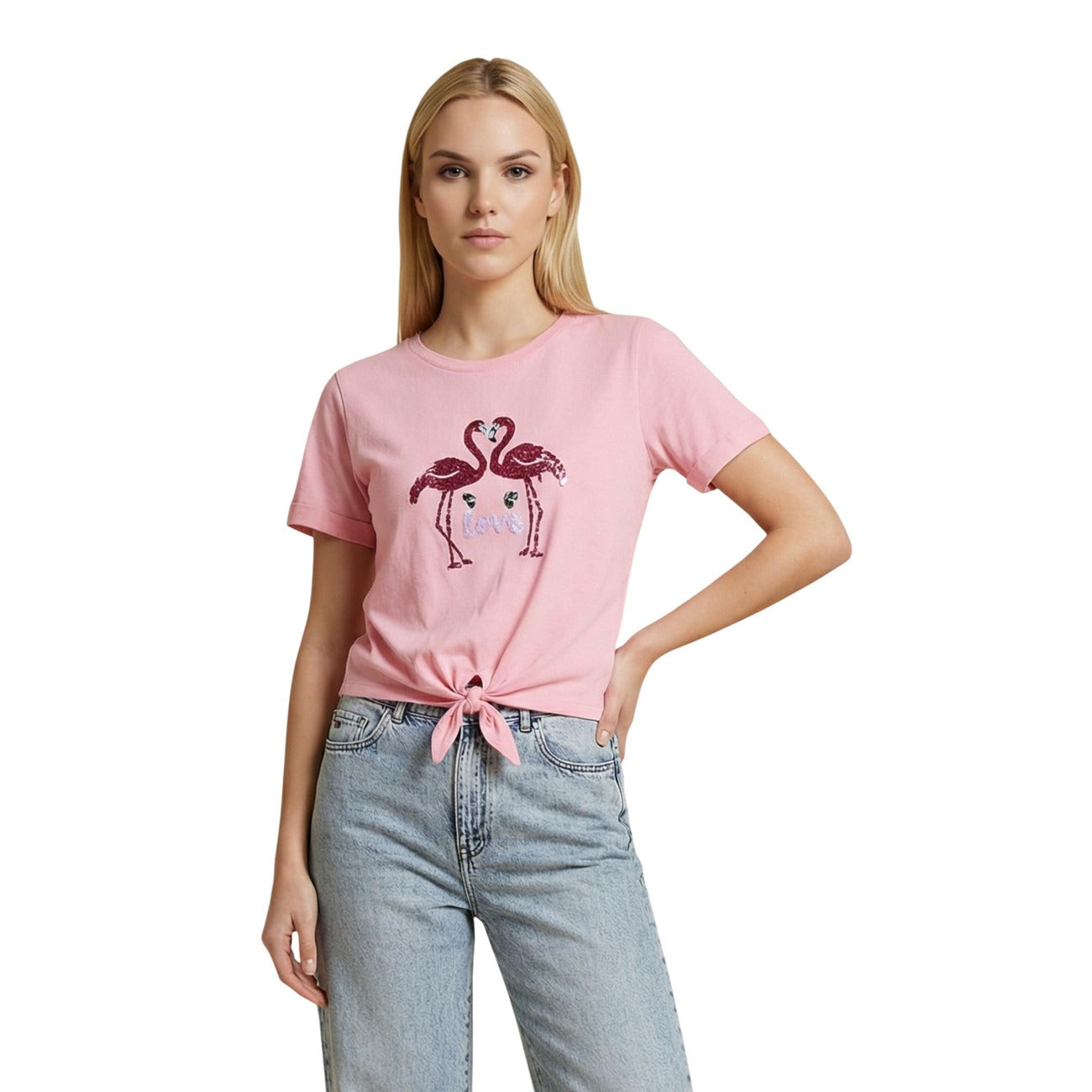 T-shirt Only Rosa con Nodo; 100% Cotone. Dettaglio Knot frontale, maniche fold-up, girocollo. Tessuto fresco e morbido, stile casual ideale per la stagione calda.