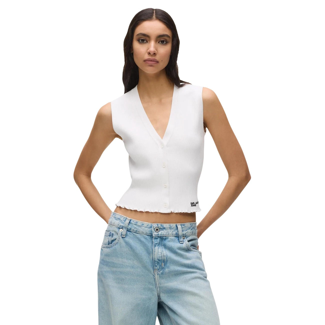 Top Ribbed Button-Down; 50% Viscosa, 50% Poliammide. Scollo a V, orlo arricciato, vestibilità slim. Maglia donna a costine fresca e stretch per la PE26. Vista frontale 