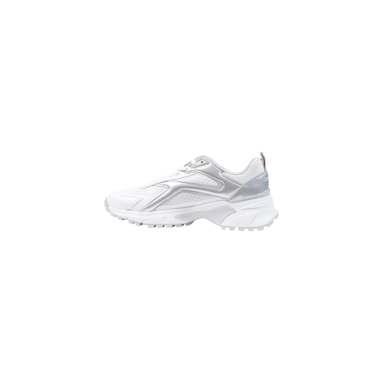 Sneakers Chunky Donna Bianche Calvin Klein; Tomaia in poliuretano e mesh traforato con dettagli lucidi e rivestimento interno in tessuto. Suola flatform alta 4 cm con logo laterale e tirante posteriore, stile casual 4 stagioni. Vista laterale 