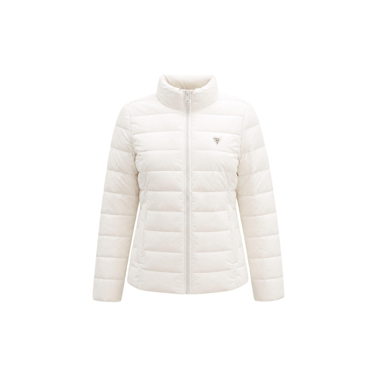 Piumino Pesante Trapuntato Bianco Donna Guess Active Solid Heavy Diann; Tessuto 93% poliestere e 7% elastam con colletto alto e chiusura a zip. Logo metallico sul petto, stile invernale casual-chic.Vista stesa 