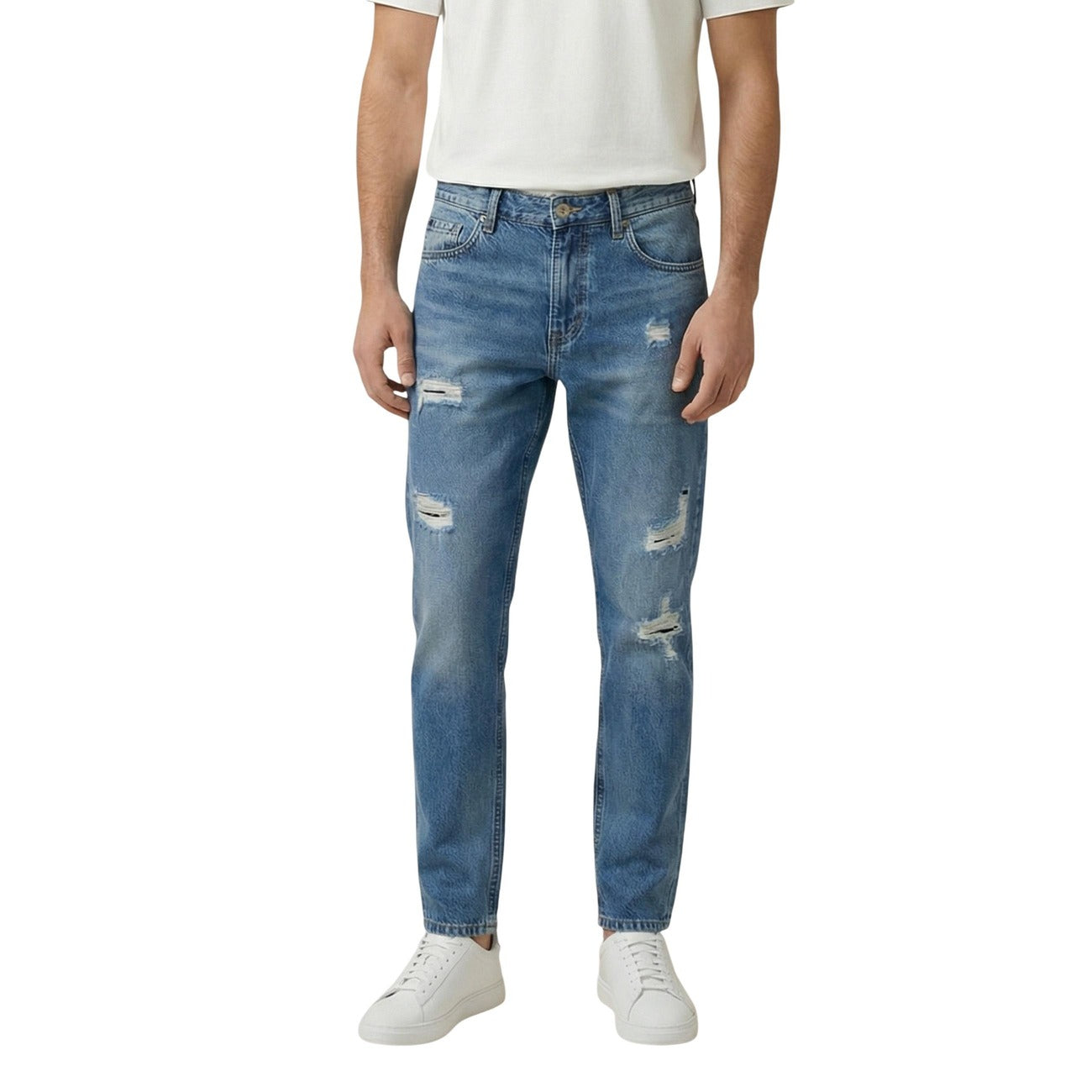 Gianni Lupo Jeans Slim Cooper Carrot; denim effetto invecchiato con abrasioni, composizione morbida e resistente, ideale per outfit urban contemporanei e tempo libero. Vista frontale 