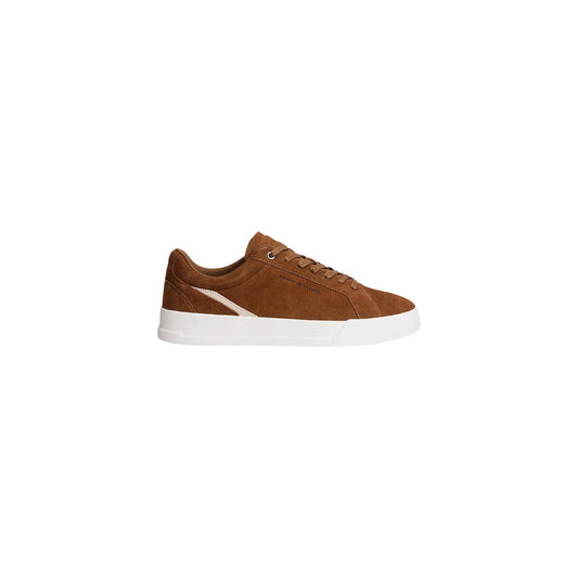 Sneakers Beige Tommy Hilfiger; 100% Camoscio. Suola in gomma, soletta rimovibile, logo impresso. Eleganti, morbide e traspiranti. La sneaker neutra definitiva per ogni occasione. Vista laterale 
