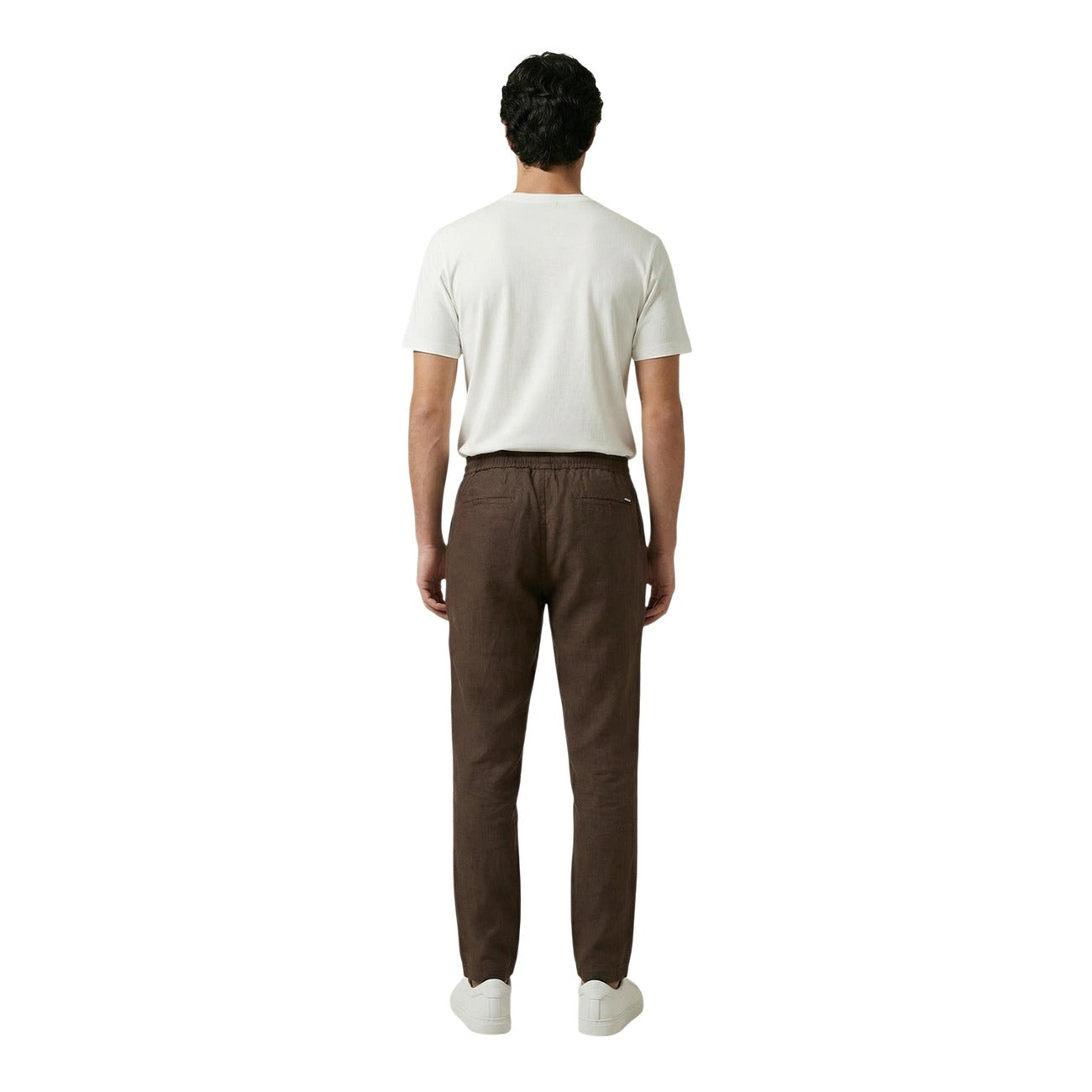 Gianni Lupo Pantaloni marroni Regular Comfort; 100% Lyocell leggero, vita con elastico e cordoncino, stile urban versatile perfetto per il tempo libero e le giornate calde. Vista posteriore