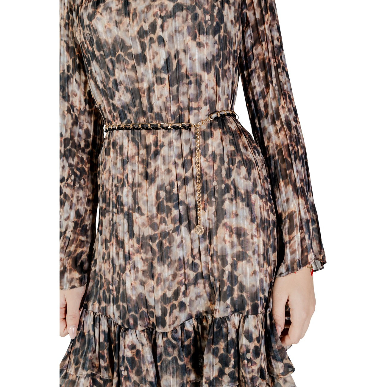 Abito Mini Floreale Plissettato; 100% Poliestere. Maniche lunghe, cintura in metallo inclusa, chiusura con bottoni. Vestito donna leggero, raffinato e facile da stirare. Dettaglio stampa 