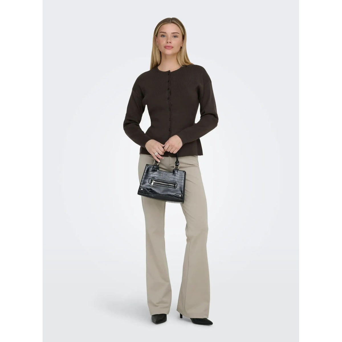 Cardigan in maglia piatta da donna Only codice 15370435 con maniche voluminose, scollo paricollo e chiusura a bottoni nei colori marrone Chocolate Torte, blu Night Sky e grigio Light Grey Melange.