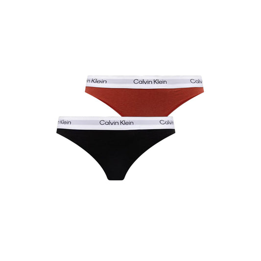 Perizoma Donna Calvin Klein Icon 2-Pack; Confezione doppia in cotone, modal ed elastan traspirante. Modello a vita media con elastico logato piatto senza cuciture, intimo invisibile quotidiano. Nero rosso 