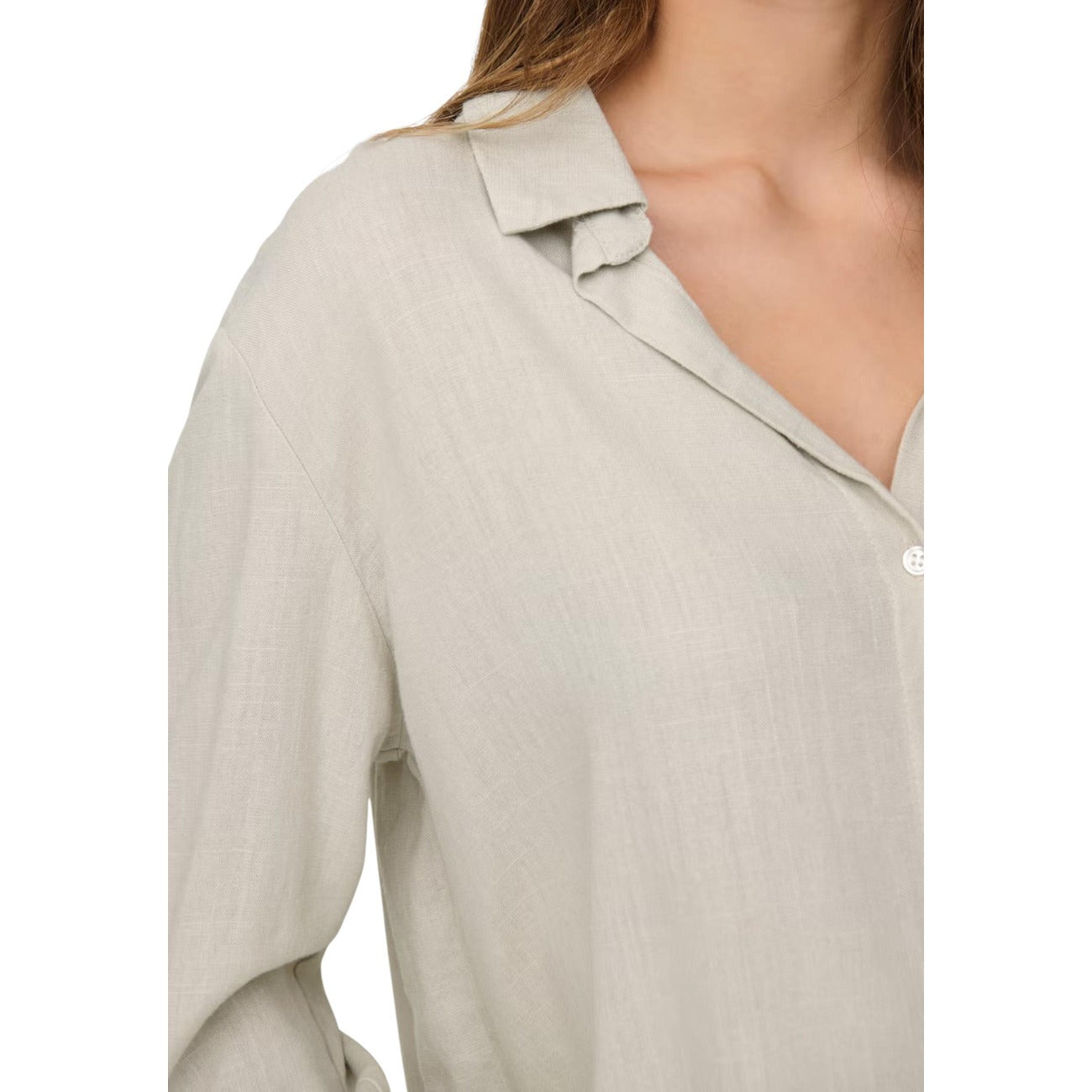 Camicia Grigia Donna in Lino e Viscosa JDY Jacqueline de Yong; Camicia fluida a maniche lunghe con taglio morbido relaxed. Scollo a V, colletto classico e stile casual-raffinato.