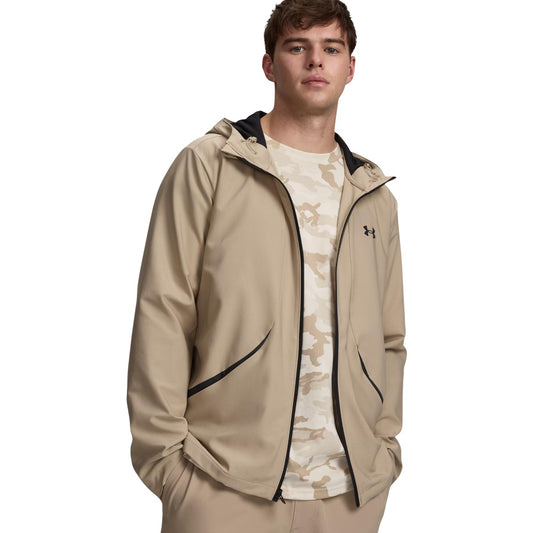 Giacca Uomo Beige Under Armour Unstoppable Woven; Capospalla leggero elasticizzato idrorepellente con cappuccio regolabile. Tasche con zip, chiusura centrale con cerniera, stile activewear e urban-streetwear. Vista frontale 