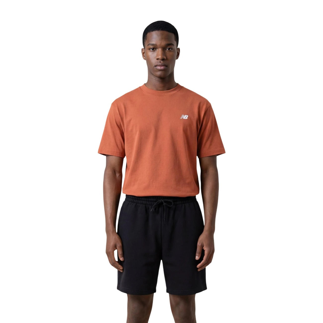 T-shirt sport uomo New Balance modello ESSENTIALS arancione basic in cotone a maniche corte con logo stampato

