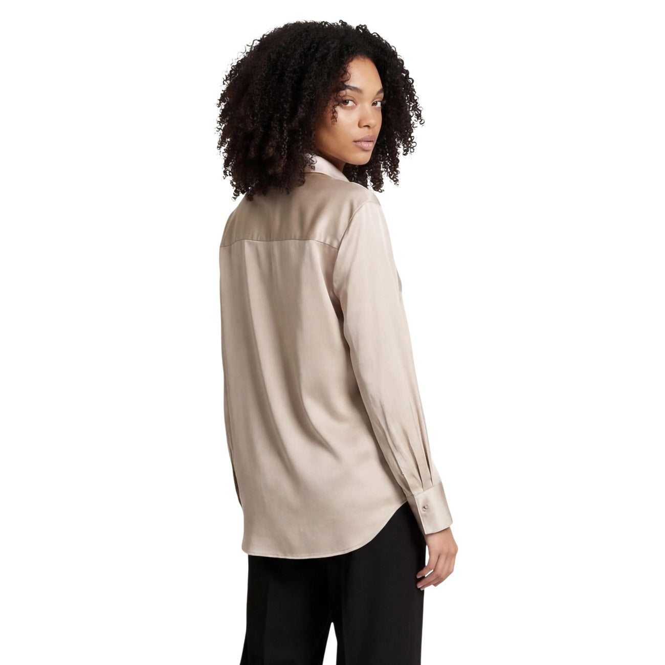 Camicia beige Only Onlzora Mika, misto viscosa e poliestere riciclato, maniche lunghe e chiusura a bottoni; tessuto morbido e traspirante dalla vestibilità confortevole. Vista posteriore