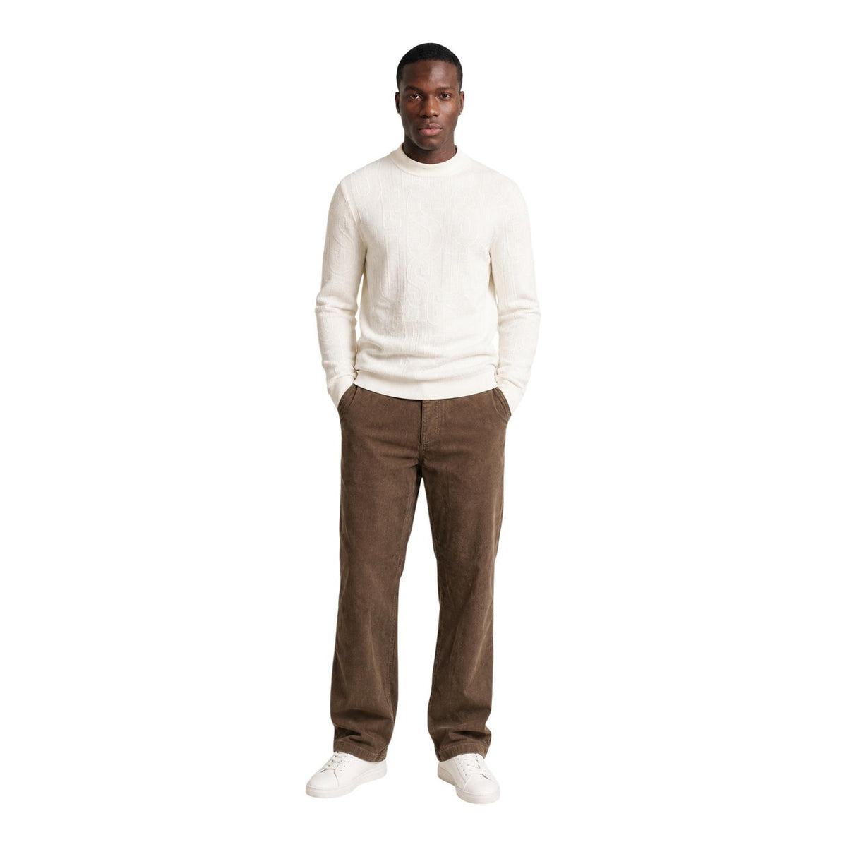 Pantaloni marroni uomo velluto a coste Only & Sons 22038664. Pantaloni dritti casual a costine marroni in cotone ecosostenibile con vita regular e tasche.