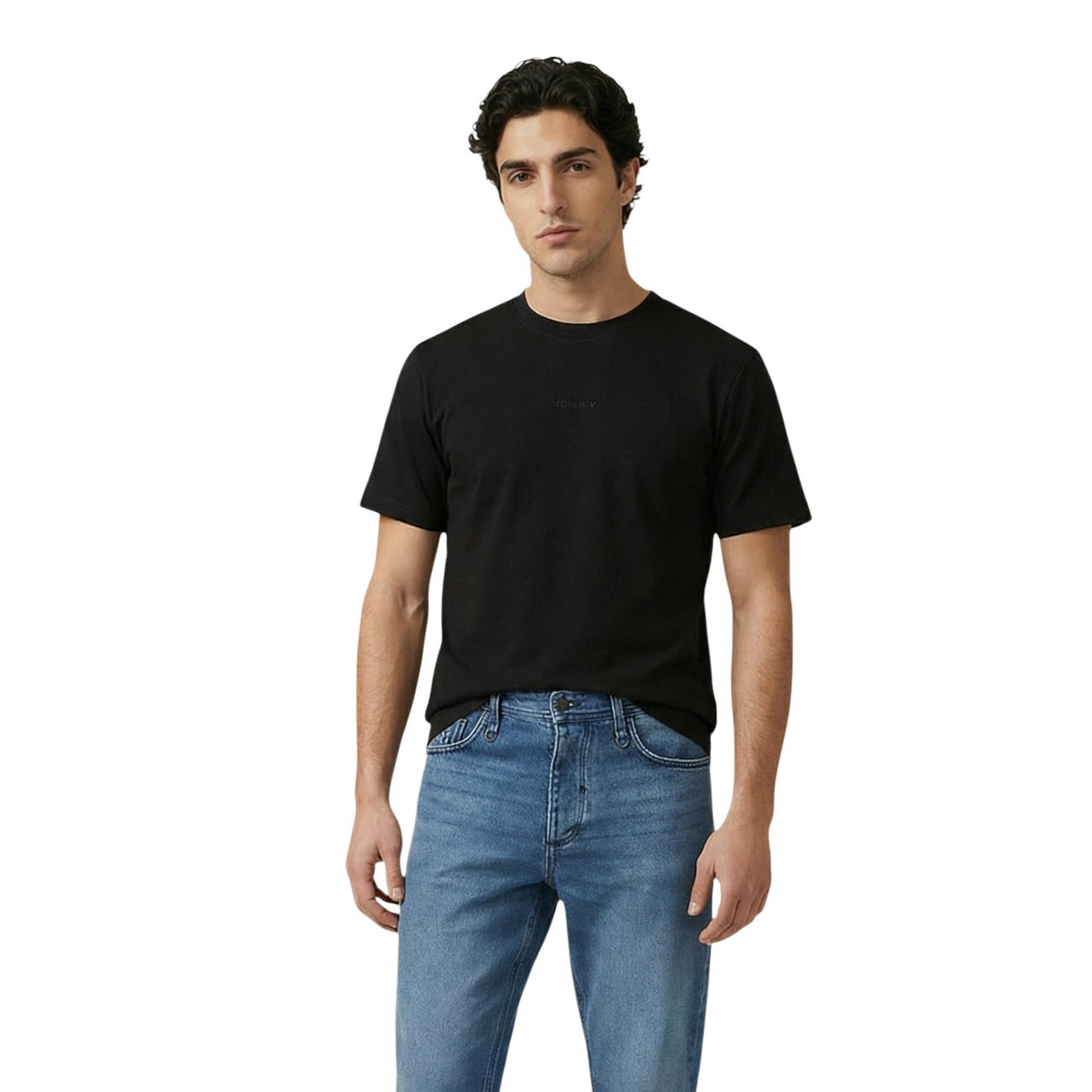 T-shirt Antony Morato uomo nera con taschino maniche corte scollo rotondo 100% cotone - vista frontale indossata da modello figura intera
