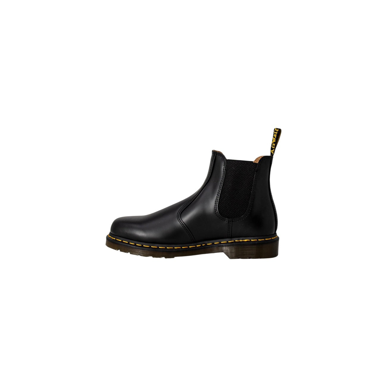 Stivaletti Chelsea Dr Martens 2976 pelle Smooth nero. Beatle boots iconici in pelle bovina lucidata e resistente, senza lacci, con pannelli elasticizzati laterali, suola AirWair e caratteristiche cuciture gialle.