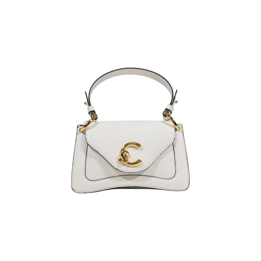 Coccinelle C-Me White Edition; borsa strutturata in pelle calf bianca con logo gold a contrasto. Eleganza luminosa per cerimonie e look estivi ricercati. Vista frontale 