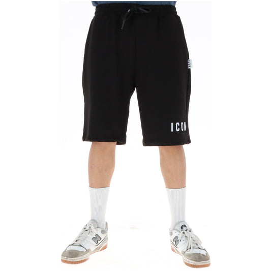 Bermuda ICON Core Logo; 87% Cotone, 13% Poliestere. Nero, stampa logo laterale, vita con lacci, Made in Italy. Short uomo streetwear leggeri e traspiranti, stagione PE26. Vista frontale 