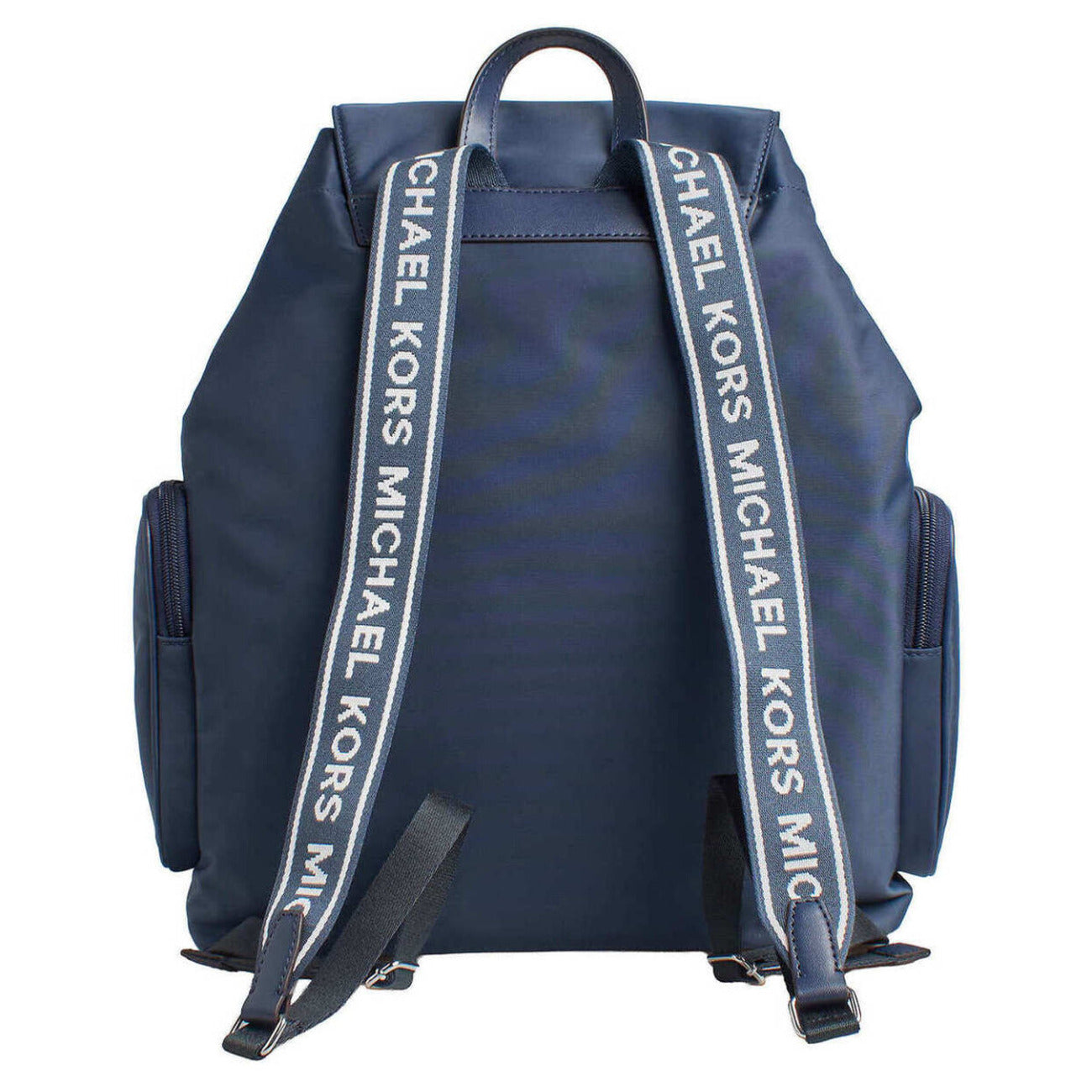 Michael Kors Zaino Khai Blu; zaino in tessuto resistente con loghi distintivi e ampi scomparti. Dimensioni generose e spallacci ergonomici per un look urban sofisticato. Vista posteriore dettaglio logo 