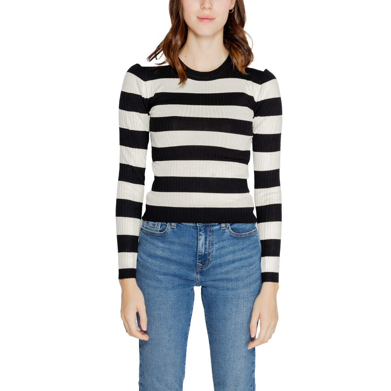 Jacqueline de Yong Maglia a righe JDYPLUM; maglia girocollo a costine in viscosa e nylon. Stile moderno e dinamico, perfetta per il guardaroba quotidiano. Vista frontale 