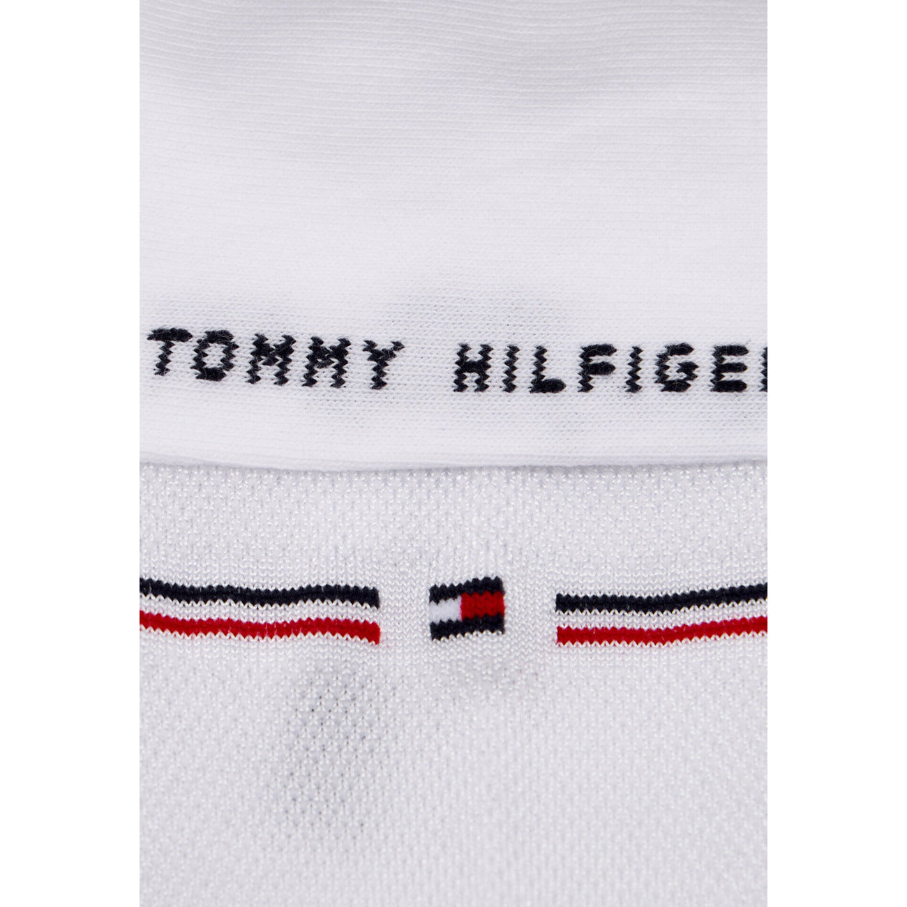 Pack 2 Paia Calzini Sneaker Tommy Hilfiger Mesh; Bianco. 72% Viscosa, 27% Poliammide, 1% Elastam. Trama a rete traspirante, effetto seta, bordo a righe sottili. Dettaglio logo 