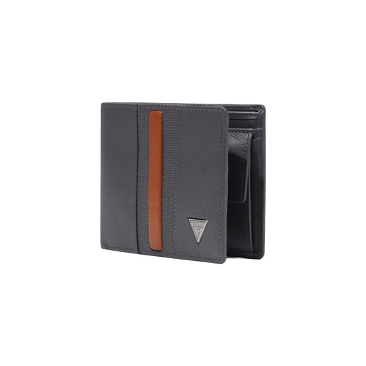 Portafoglio Zip Grigio Uomo Guess Torino; Dimensioni 13 x 9 x 2 cm. Realizzato in vera pelle con portamonete integrato. Logo metallico sul davanti e hardware argento, stile casual-business. Frontale aperto 
