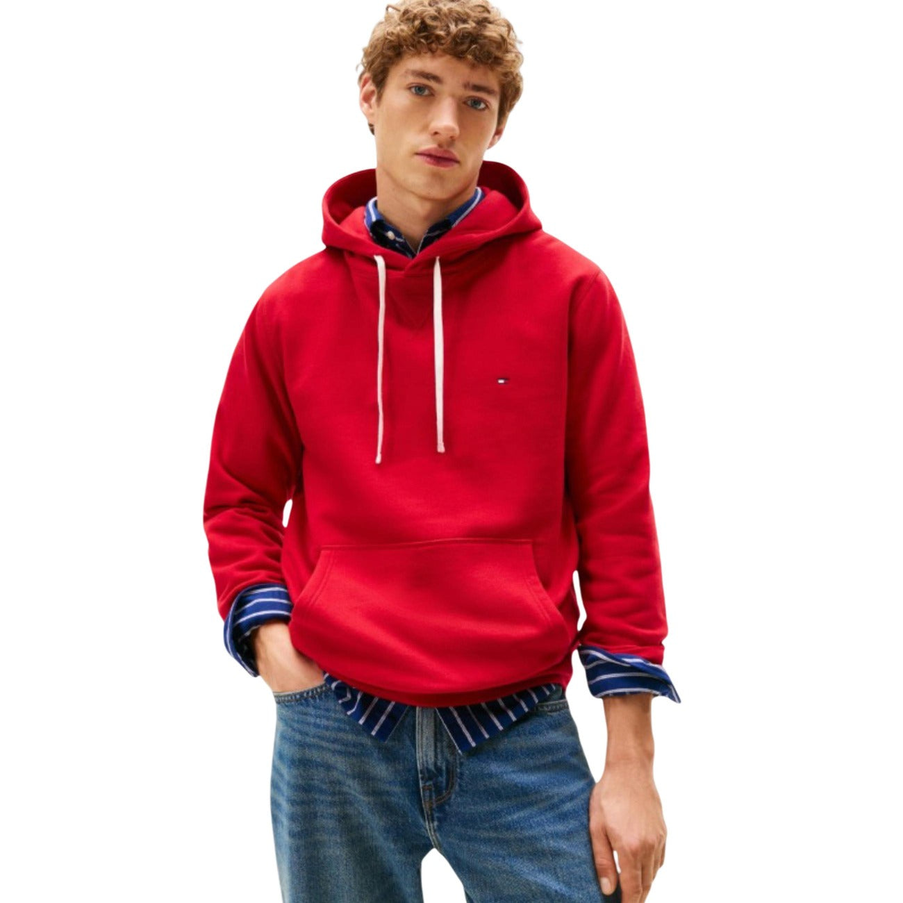 Felpa Tommy Hilfiger uomo rossa con cappuccio MW0MW39997. Felpa sportiva rossa da uomo in cotone felpato con tasca marsupio frontale, coulisse a contrasto e logo ricamato, abbigliamento casual autunno inverno.