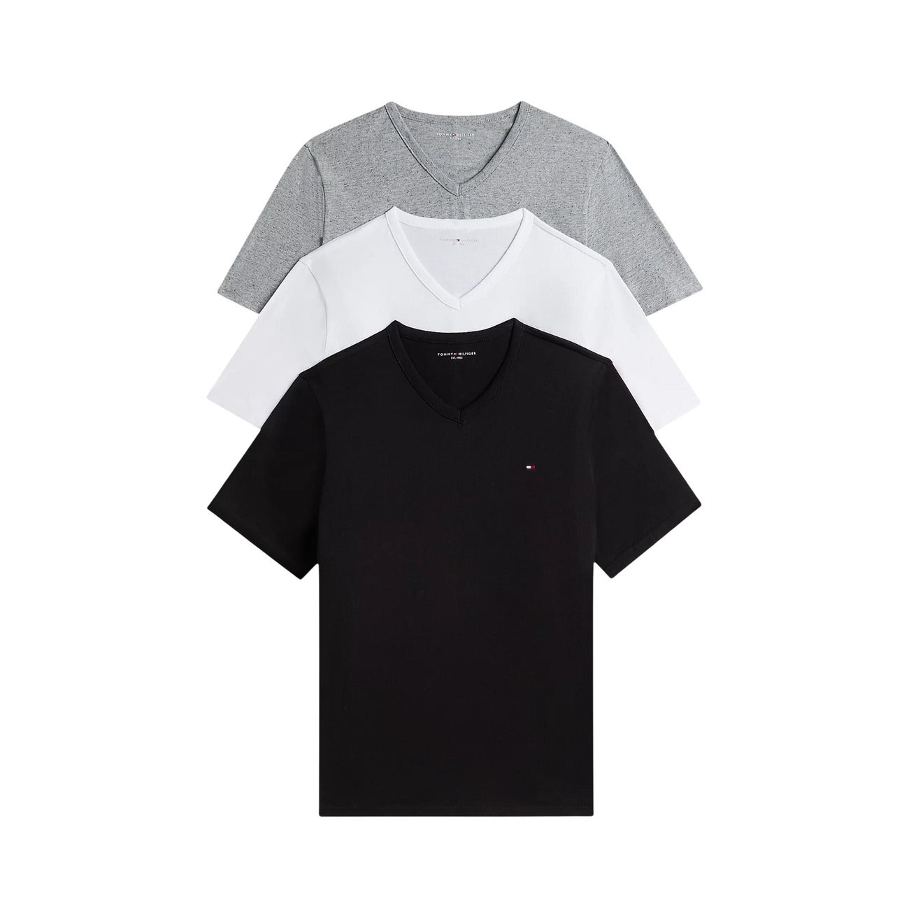 Pack 3 T-shirt Scollo a V Tommy Hilfiger; Multicolor (Nero/Grigio/Bianco). 100% Cotone Jersey. Maniche corte, bandierina ricamata. Comfort premium per ogni stagione. Vista stesa 