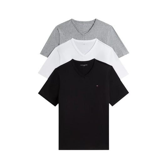 Pack 3 T-shirt Scollo a V Tommy Hilfiger; Multicolor (Nero/Grigio/Bianco). 100% Cotone Jersey. Maniche corte, bandierina ricamata. Comfort premium per ogni stagione. Vista stesa 