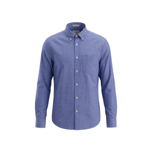 Camicia GANT Regular Classic Poplin; 100% cotone, collo button-down, taschino frontale. Logo ricamato, vestibilità regular, tessuto fresco e resistente. Stile classico contemporaneo. Colore azzurro. Vista frontale Stesa