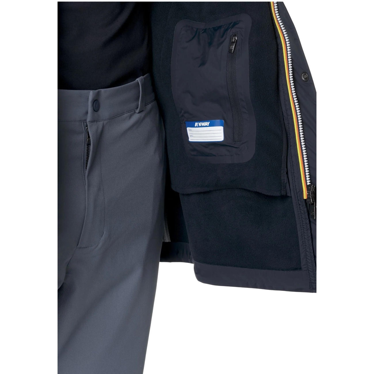 Giacca K-Way Marlyn uomo K7126UW impermeabile e antivento. Capospalla medio softshell slim fit con cappuccio, interno in morbido micro polar fleece, resistenza acqua 10000 mm e traspirante, abbigliamento uomo mezza stagione.