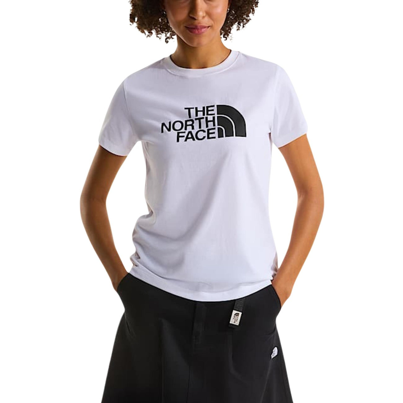 T-shirt The North Face donna bianca con logo manica corta scollo tondo 100% cotone - vista frontale indossata da modello figura intera