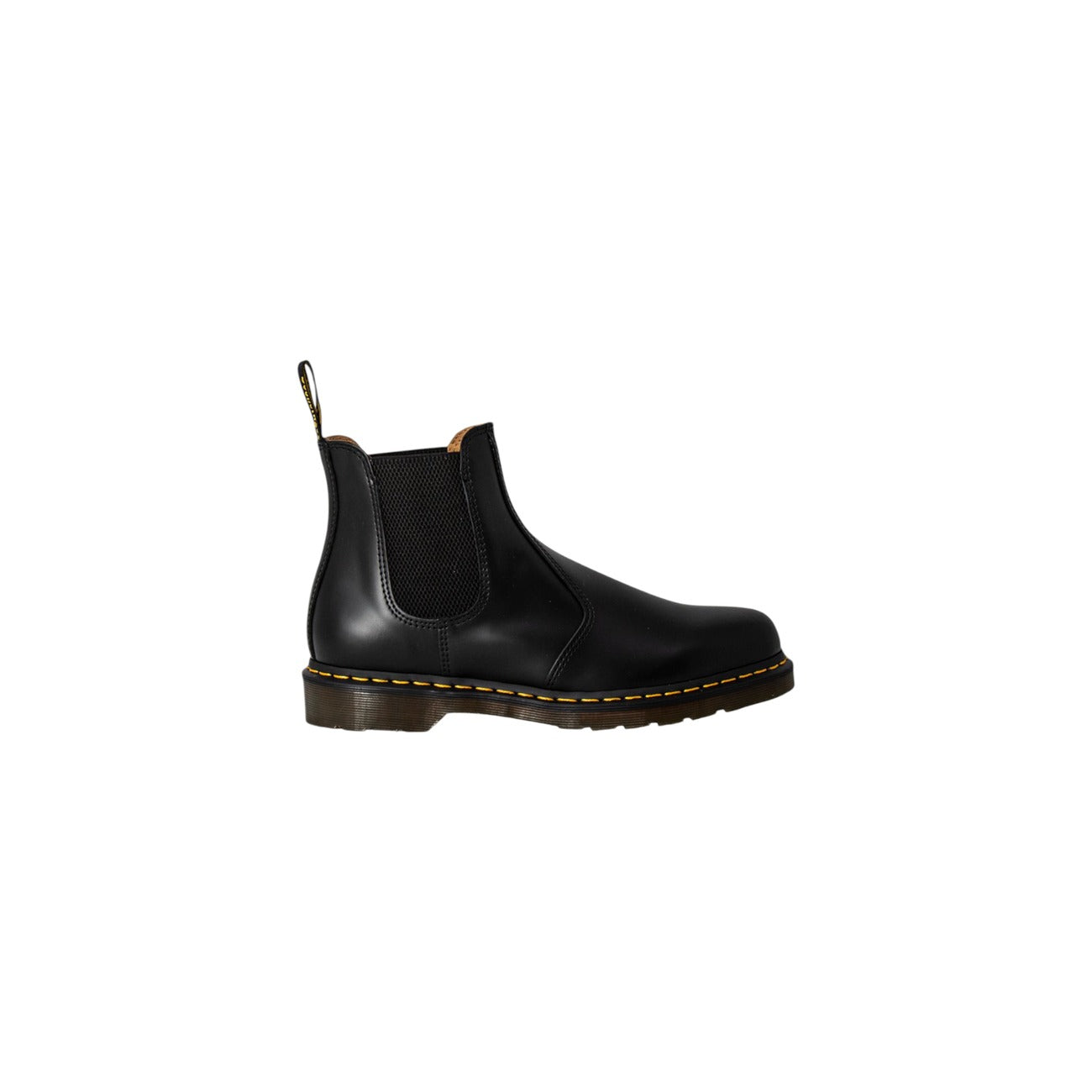 Stivaletti Chelsea Dr Martens 2976 pelle Smooth nero. Beatle boots iconici in pelle bovina lucidata e resistente, senza lacci, con pannelli elasticizzati laterali, suola AirWair e caratteristiche cuciture gialle.