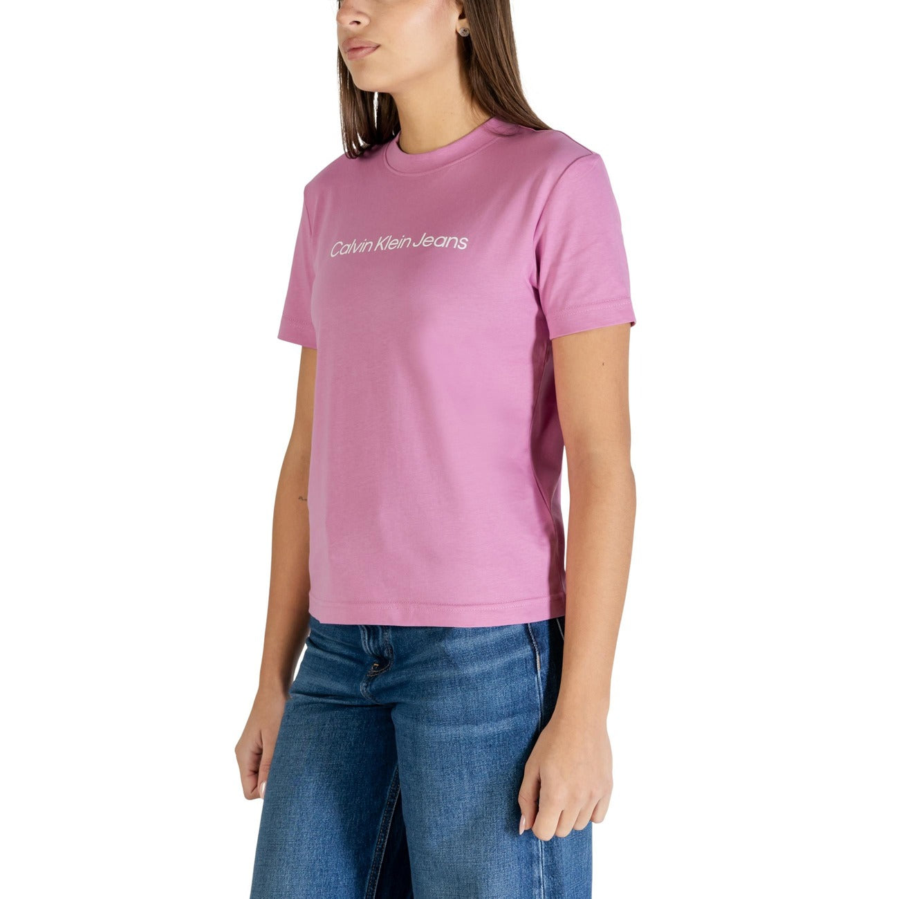 T-shirt Calvin Klein Jeans A- INST. LOGO CLASSI donna rosa con stampa maniche corte scollo tondo 100% cotone - vista laterale indossata da modello