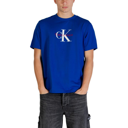 T-shirt Calvin Klein Jeans con monogramma logo uomo blu con stampa maniche corte scollo tondo 100% cotone - vista frontale indossata da modello