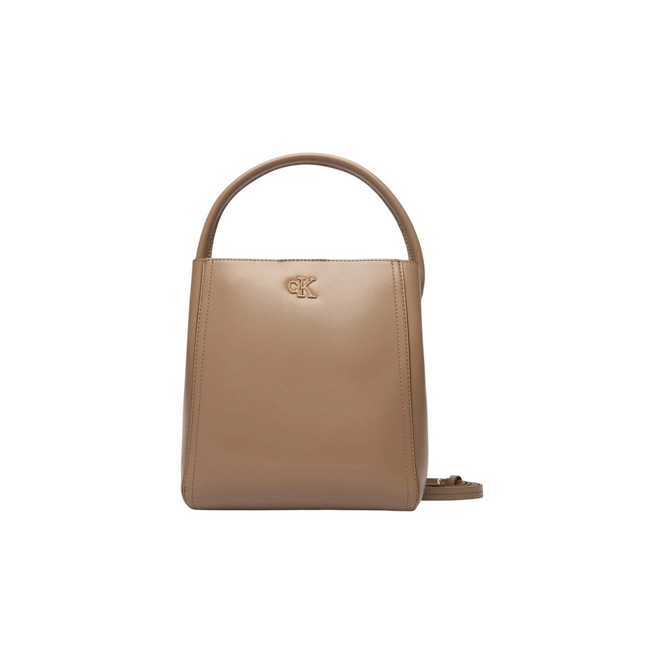 Calvin Klein CK Bucket beige marrone con tracolla; borsa media strutturata in poliuretano e poliestere riciclato, dettagli in metallo iconici e design minimalista contemporaneo.