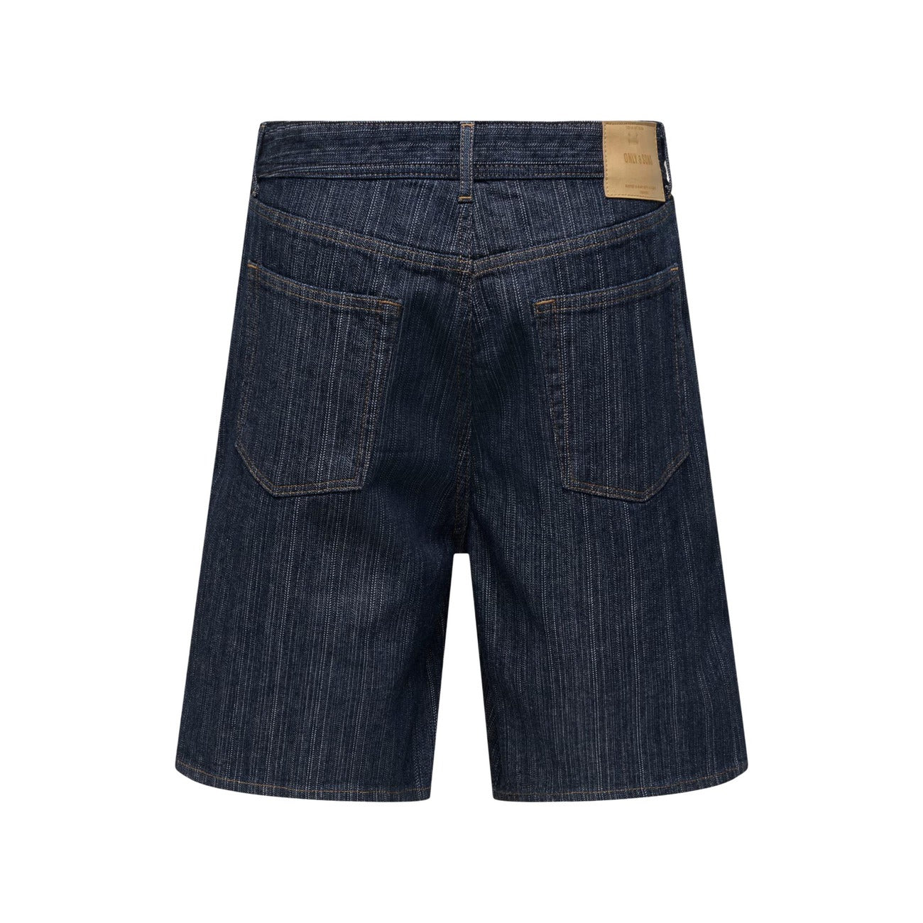 Bermuda Denim Only & Sons; 100% Cotone. Taglio Loose Fit ampio, 5 tasche, vita regolare. Denim resistente e traspirante, stile casual contemporaneo. Vista stesa posteriore 