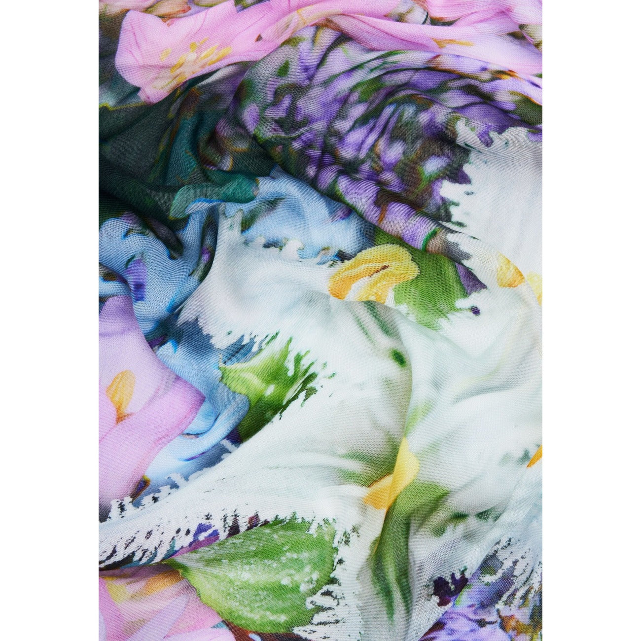 Colore: Multicolore
Stampa floreale
Logo serigrafato
Tessuto morbido
Collezione SS26
Disegnato a Barcellona
Misure: 180x90
Viscosa Lenzing™ EcoVero™