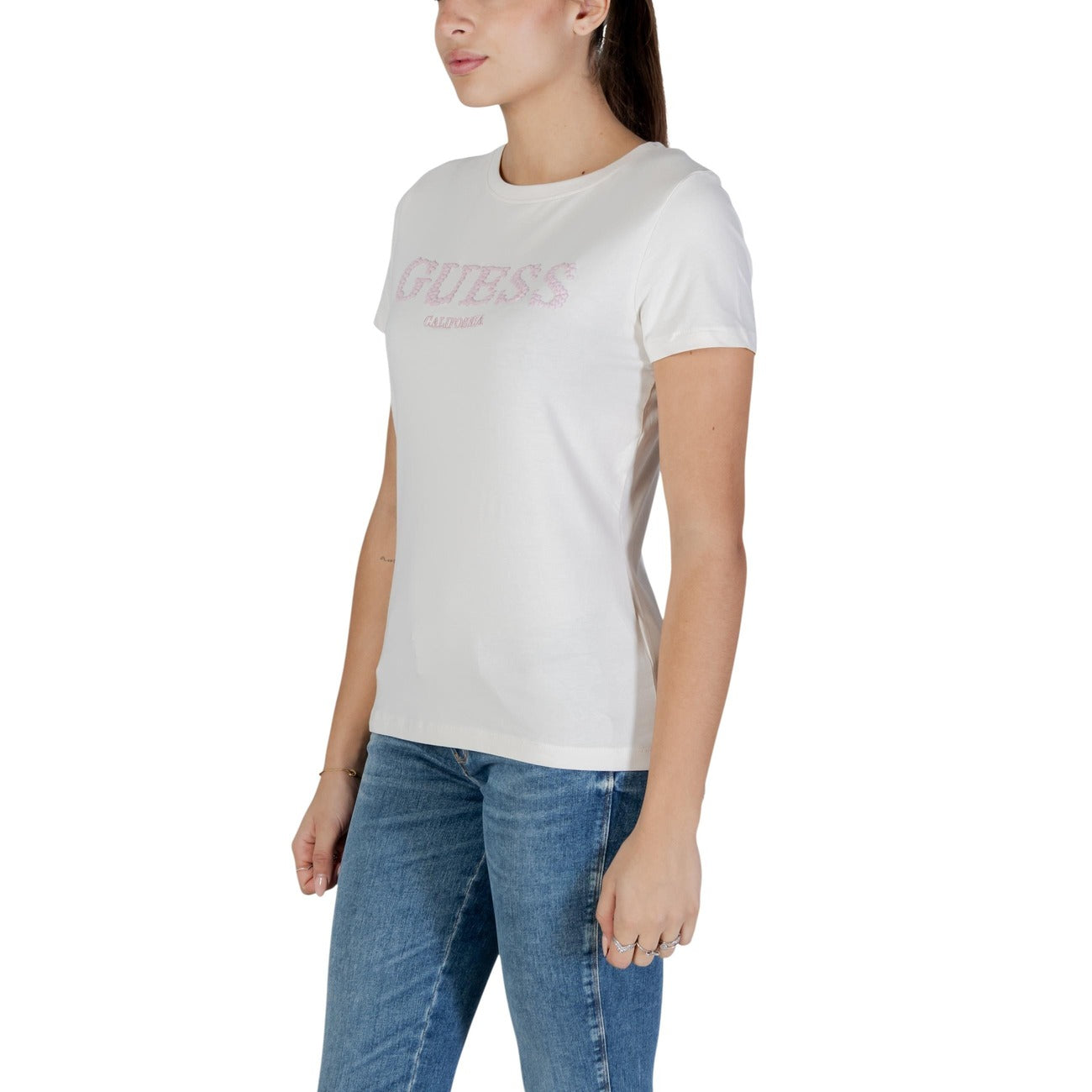 T-shirt Guess Active donna bianca manica corta - vista laterale indossata
