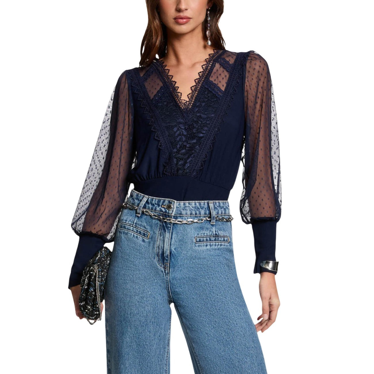 Morgan De Toi 251-TAGADO, maglia blu donna con maniche in tulle a pois e scollo in pizzo; tessuto elasticizzato confortevole, stile romantico e contemporaneo per occasioni speciali. Vista frontale 