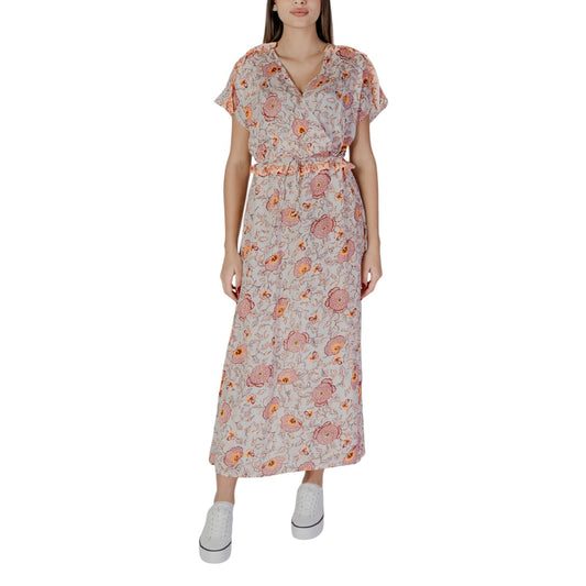 Abito lungo B.young rosa con maniche corte e scollo a V - vista frontale