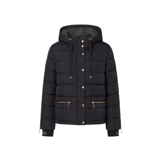 Piumino nero corto donna Liu Jo PADDED JACKET TF6008 TS72A. Giambotto trapuntato nero con bottoni automatici dorati, cappuccio con coulisse e logo Liu Jo sui polsini.
