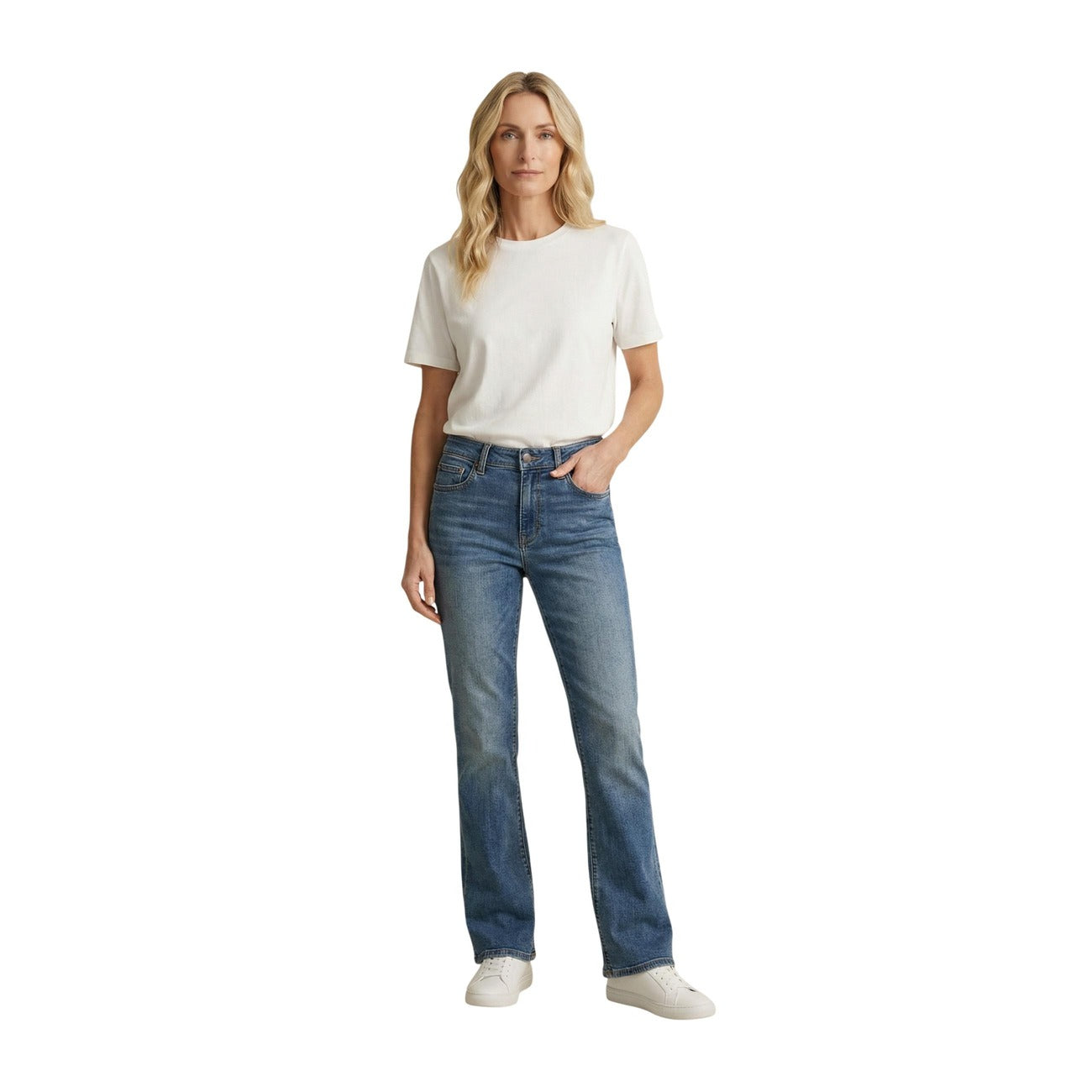Levi's® 725 High Rise Bootcut; jeans a vita alta con fondo svasato. Tessuto confortevole modellante, stile vintage-chic. Vista frontale figura intera 