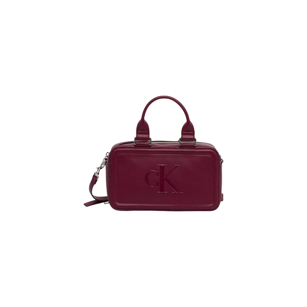 Calvin Klein Bauletto Bold CK; borsa bordeaux piccola in ecopelle con logo monogramma in rilievo, doppia portabilità e chiusura sicura. Stile iconico e versatile per ogni occasione. Vista frontale 