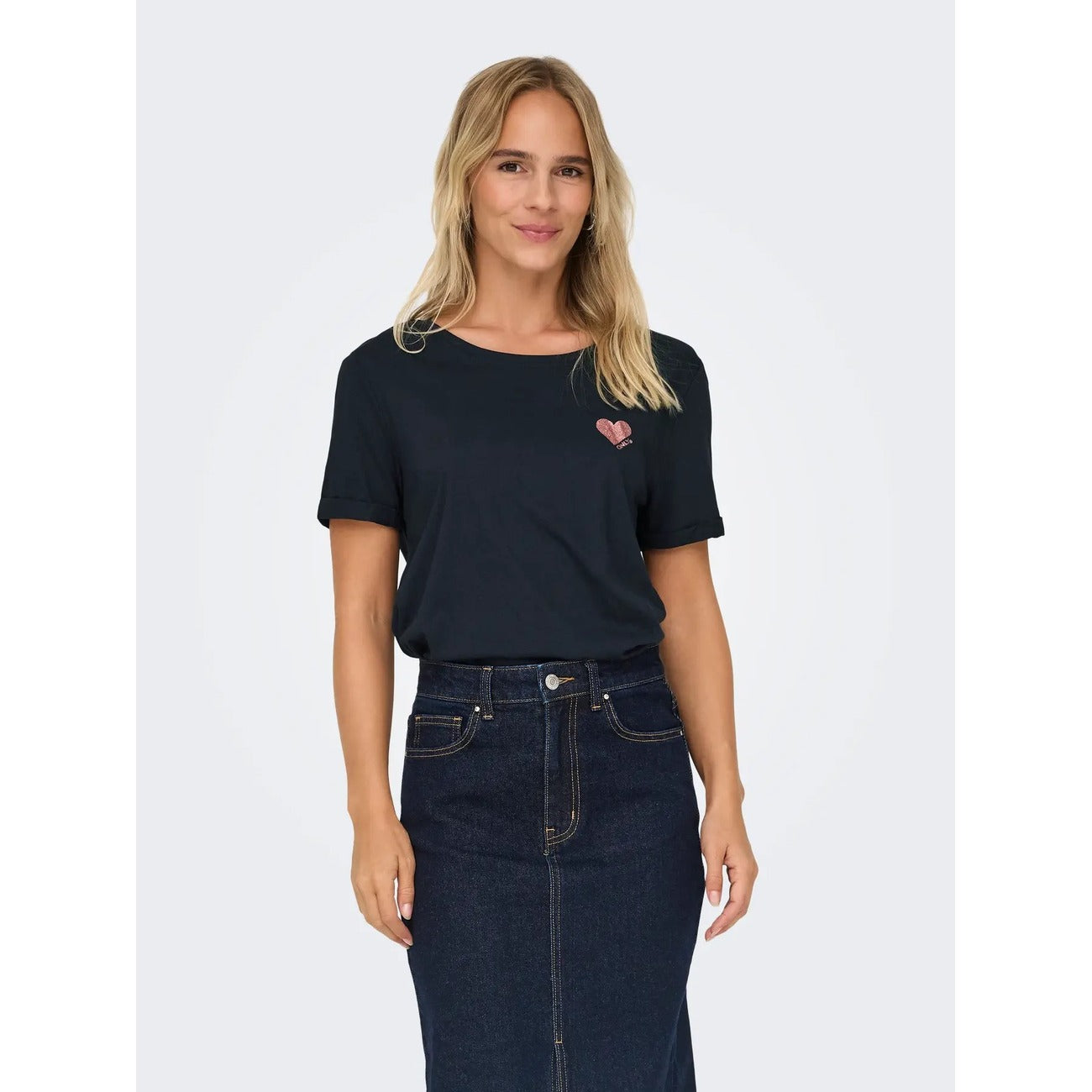 T-shirt Donna Blu Navy Only Kita Life; Maglietta a maniche corte in cotone tinta unita con girocollo. Piccolo logo sul petto, stile casual e continuativo quattro stagioni. Vista frontale 