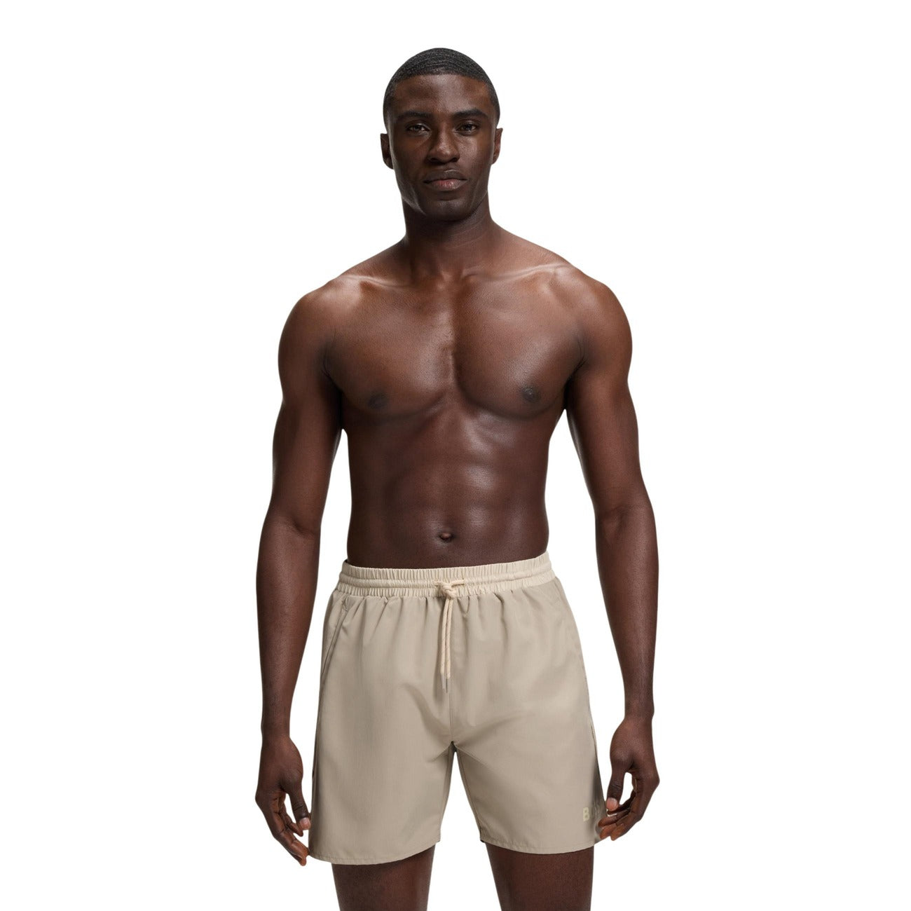 Boss Starfish Swim Shorts 10259586; 100% poliestere riciclato, vestibilità regolabile. L'essenziale Boss per uno stile mare sostenibile e raffinato. Colore beige. Vista frontale 