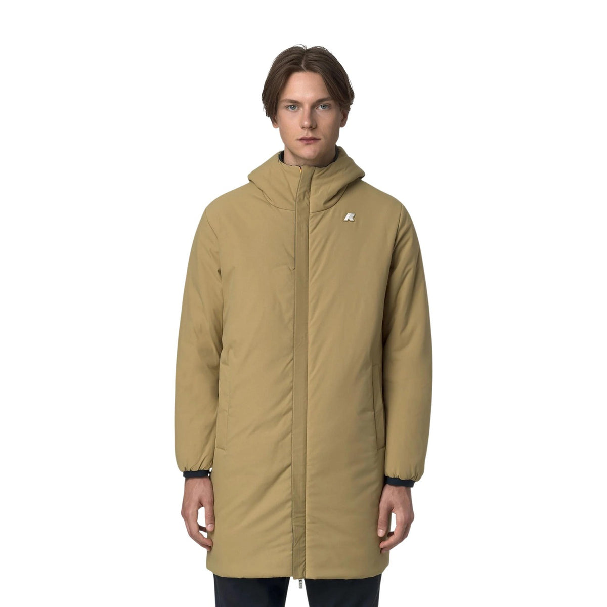 Giambotto impermeabile uomo K-Way Jacob K6128WW reversibile. Capospalla 3/4 da uomo con lato esterno blu impermeabile e lato interno beige antivento, imbottitura leggera in ovatta, cappuccio e cuciture termonastrate, abbigliamento autunno inverno.