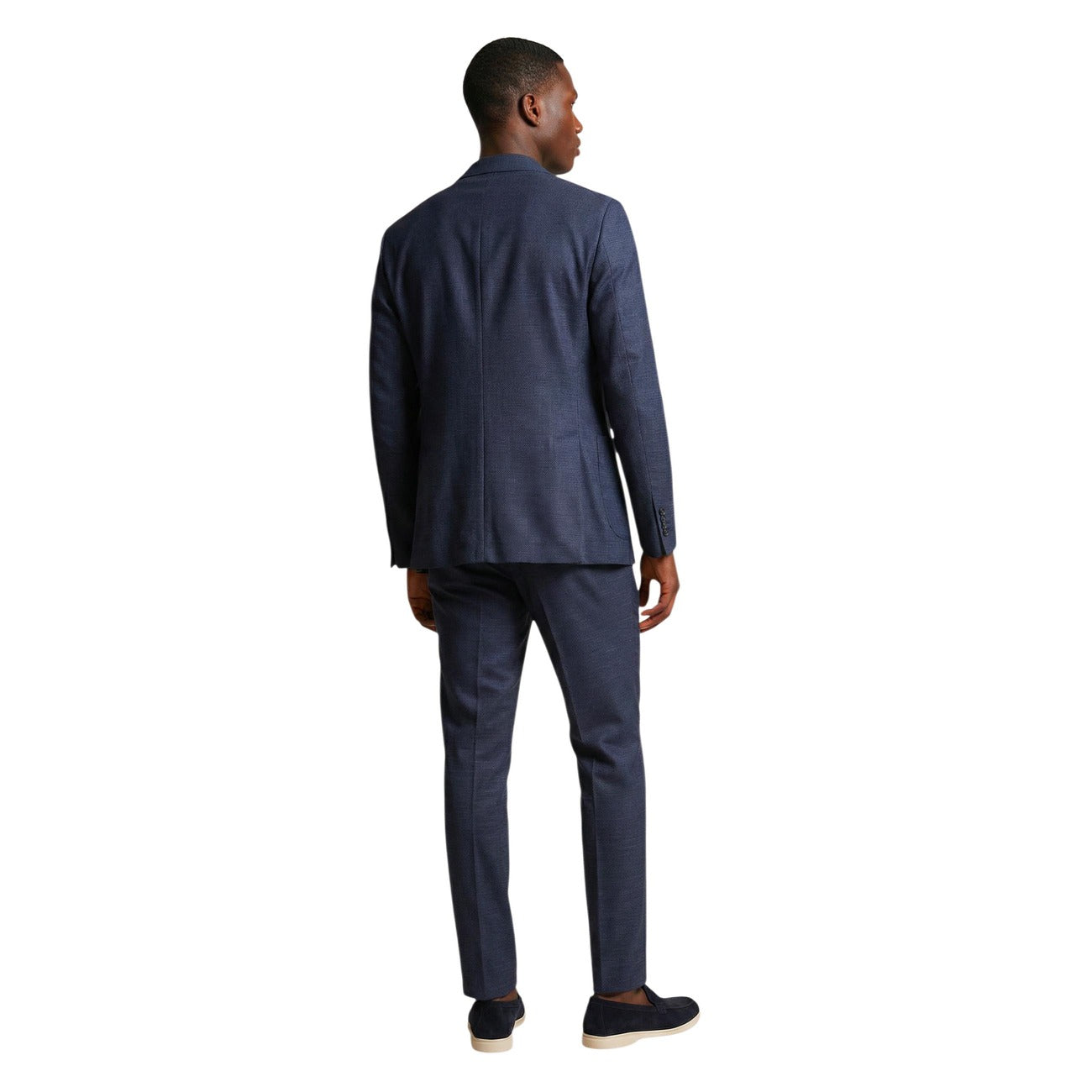 Abito Doppiopetto Mulish Blu; Modello Giorgione. Giacca 4 bottoni, revers a lancia, pantalone dritto. Tessuto comfort-stretch, vestibilità moderna. Ideale per cerimonie e business. Codice: ABS707. Vista posteriore 