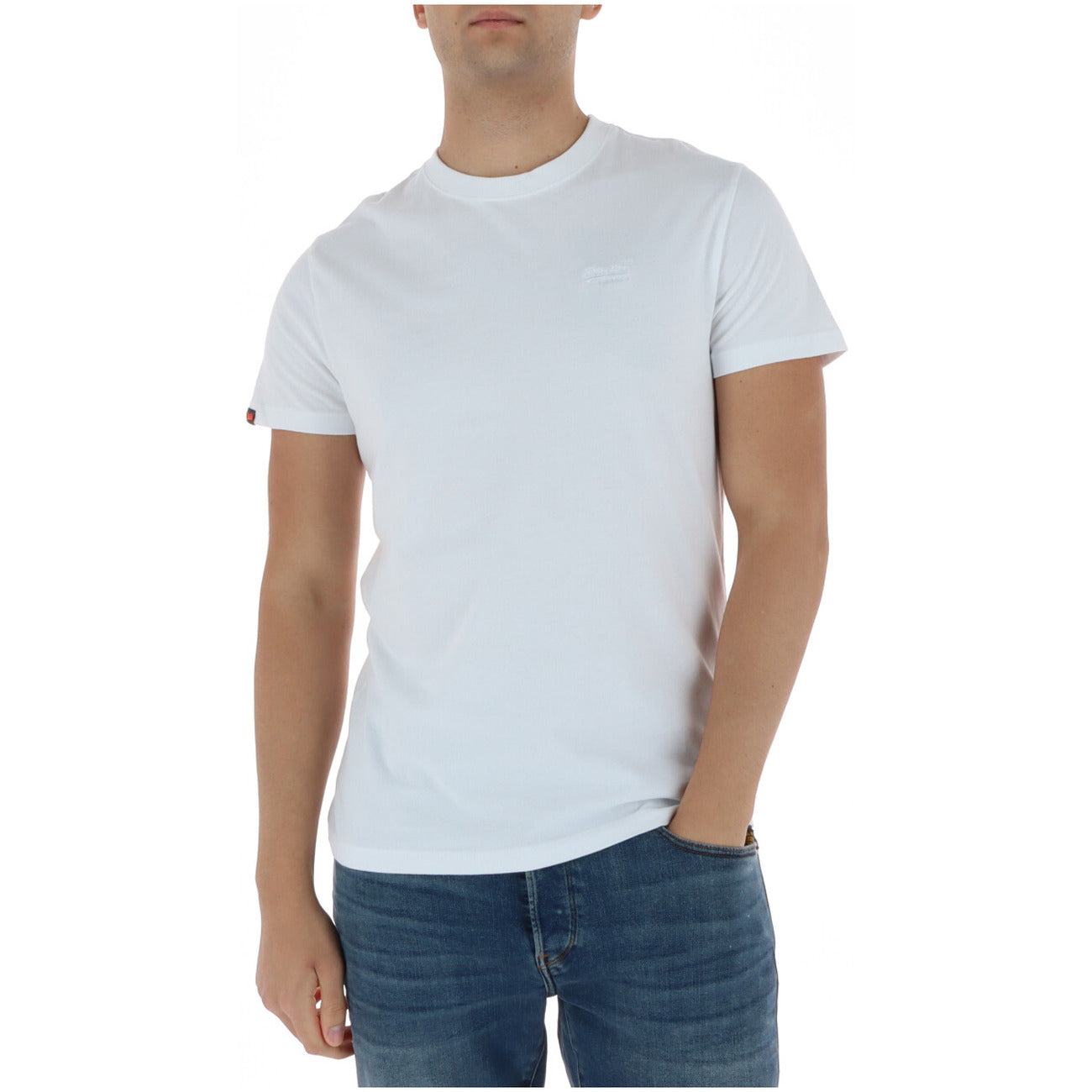 Superdry Tshirt bianco Tee Vintage Logo Ricamato; 100% cotone, girocollo, stile basic premium. La t-shirt versatile e resistente per ogni giorno. Vista frontale 