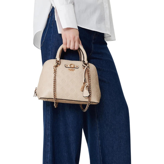 Borsa Guess donna beige a mano con tracolla in poliuretano - vista laterale indossata da modella
