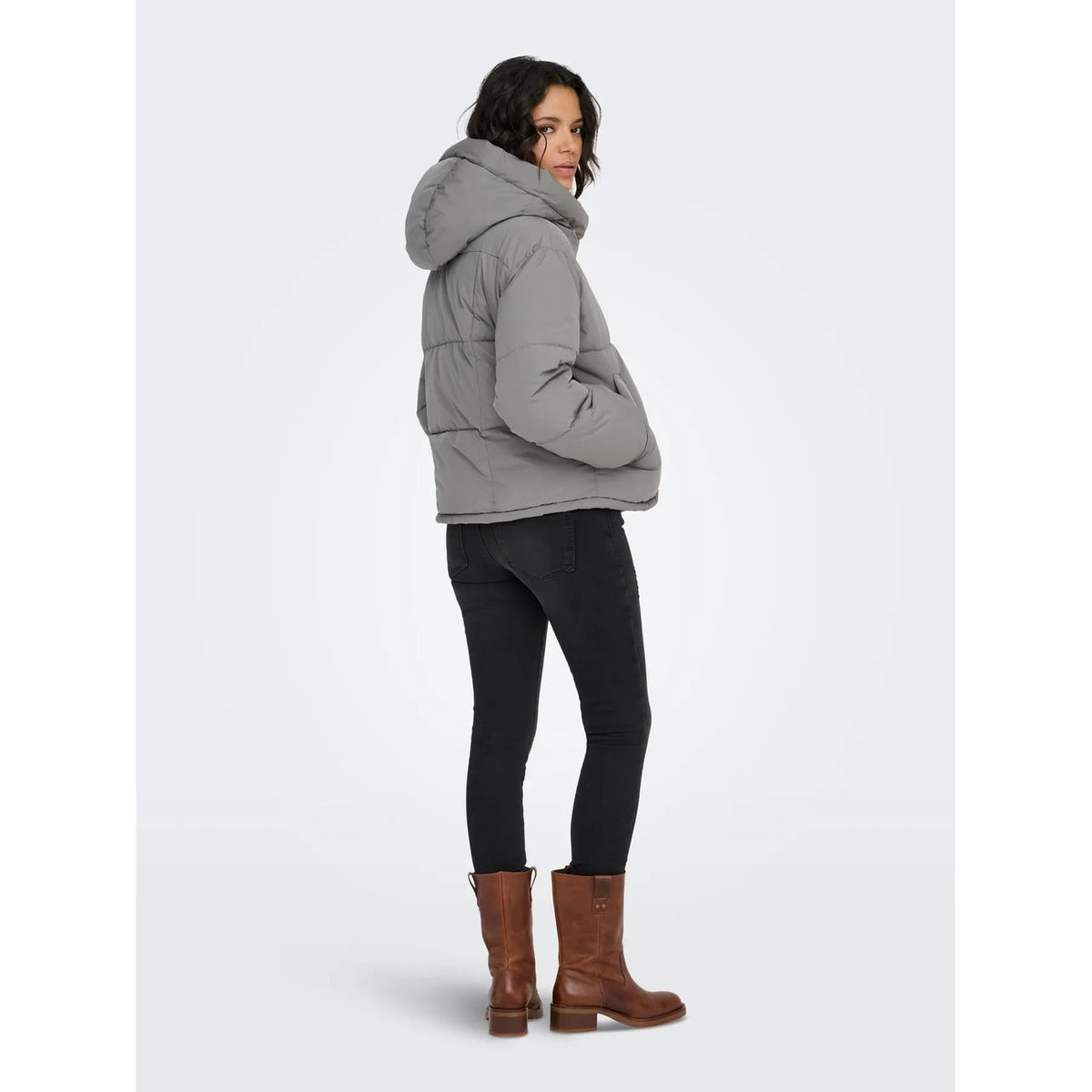 Piumino corto donna Only – Giacca invernale con cappuccio e zip 15366705.